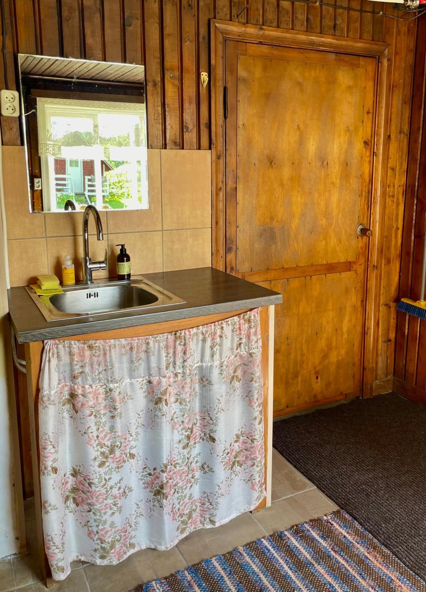 Lodge Little Garden House